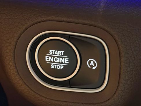Certified 2025 Mercedes-Benz GLS 450 4MATIC image 29