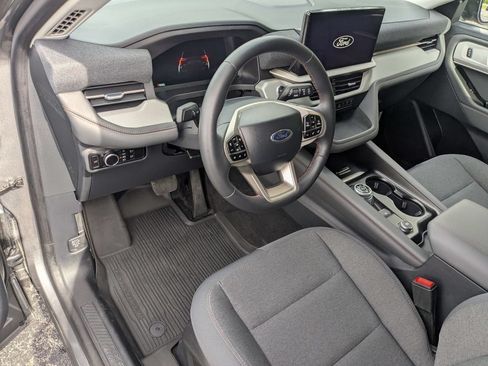 Used 2025 Ford Explorer Active AWD/4WD image 11