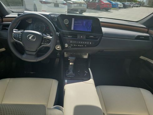 Used 2024 Lexus ES 250 w/ Premium Package image 16