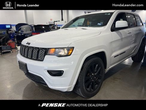 Used 2017 Jeep Grand Cherokee Altitude image 1