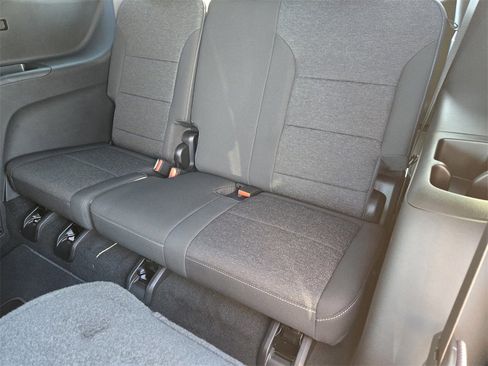 New 2026 Chevrolet Traverse LT w/ Sun and Wheel Package image 16