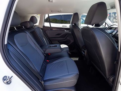 Used 2025 Volkswagen Tiguan SE AWD/4WD image 26