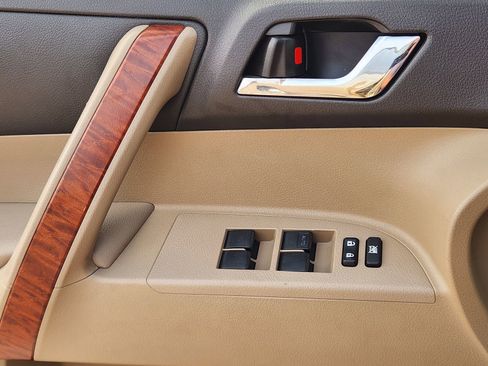 Used 2010 Toyota Highlander Limited image 23