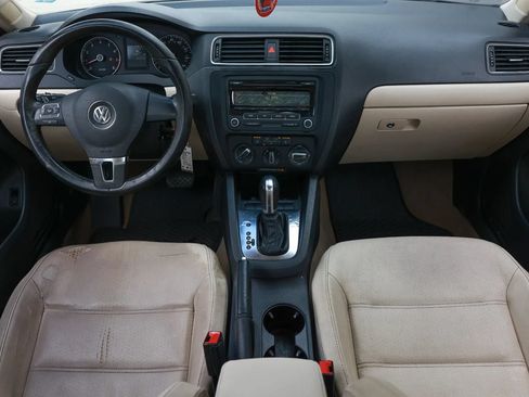 Used 2012 Volkswagen Jetta SE FWD image 12