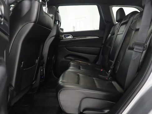 Used 2018 Jeep Grand Cherokee Overland AWD/4WD image 16