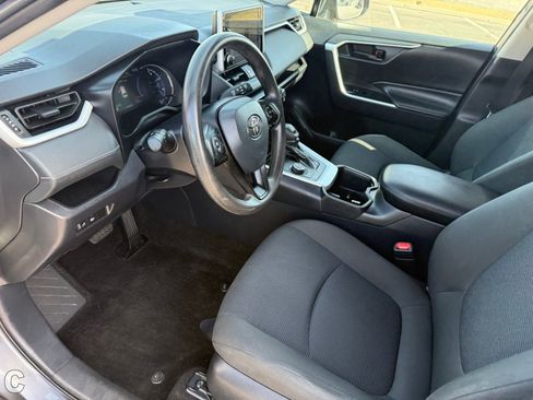 Used 2024 Toyota RAV4 LE AWD/4WD image 16