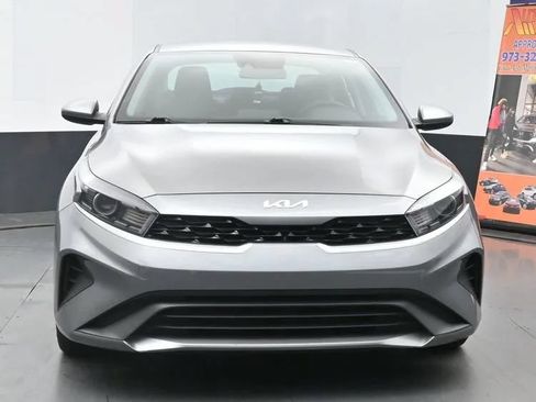 Used 2023 Kia Forte LXS FWD image 3