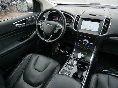 Certified 2019 Ford Edge Titanium w/ Equipment Group 301A AWD/4WD image 9