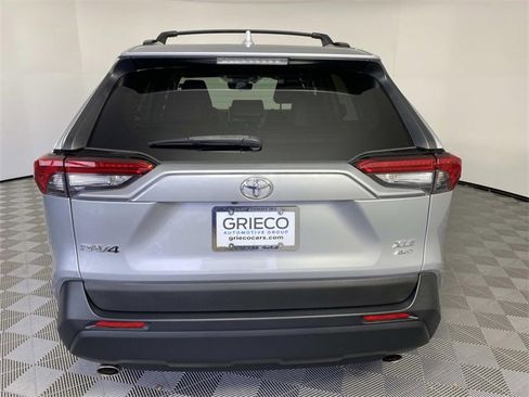Used 2019 Toyota RAV4 XLE Premium image 7