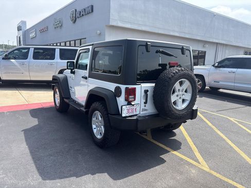Used 2018 Jeep Wrangler Sport AWD/4WD image 7