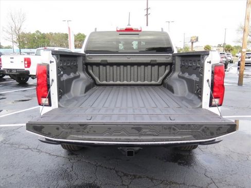 Used 2024 Chevrolet Colorado Z71 w/ Z71 Convenience Package 2 image 17