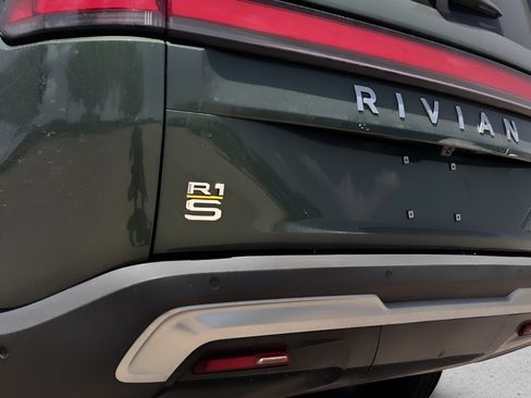 Used 2024 Rivian R1S Adventure AWD/4WD image 26