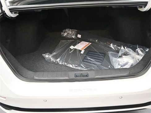 New 2025 Nissan Sentra SR image 30