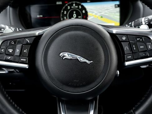 Used 2020 Jaguar F-PACE R-Sport image 26