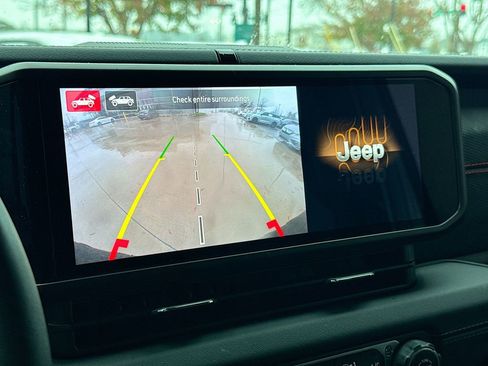 Used 2024 Jeep Wrangler Unlimited Rubicon image 27