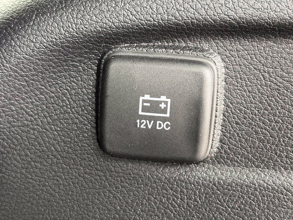 Used 2023 Jeep Grand Cherokee L Laredo w/ Luxury Tech Group I AWD/4WD image 13