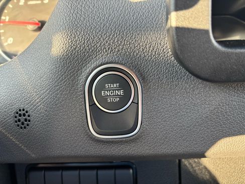 Used 2025 Mercedes-Benz Sprinter 2500 image 19