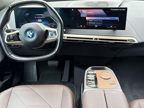 Certified 2022 BMW iX xDrive50 w/ Sport Package AWD/4WD image 25