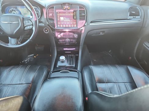 Used 2017 Chrysler 300 S image 21