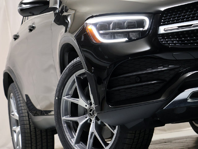 Used 2021 Mercedes-Benz GLC 300 4MATIC image 4