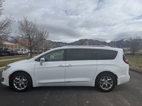 Used 2019 Chrysler Pacifica Limited image 1