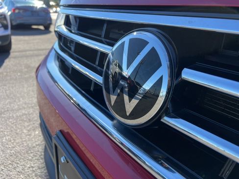 Used 2022 Volkswagen Tiguan SE image 31