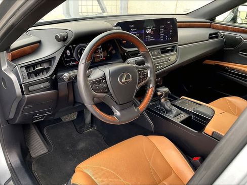 Used 2022 Lexus ES 300h w/ Luxury Package image 16