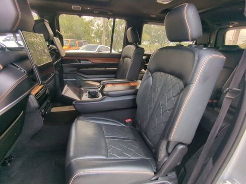 Used 2022 Jeep Grand Wagoneer Series III w/ Rear Seat Video Group 1 AWD/4WD image 17