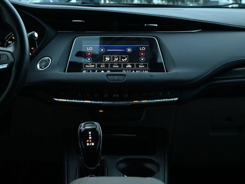 Used 2021 Cadillac XT4 Premium Luxury FWD image 13