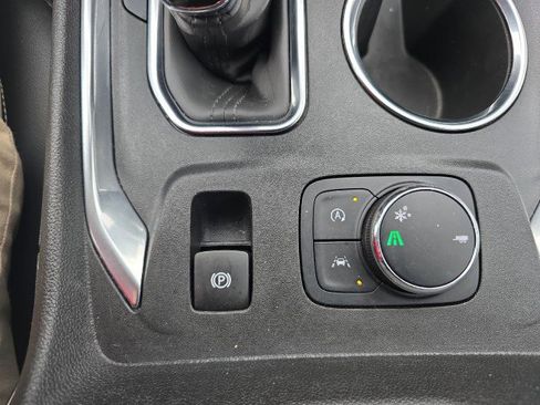 Used 2022 Chevrolet Traverse LT w/ LT Premium Package image 29