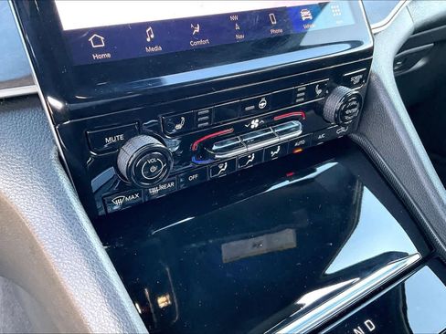 New 2025 Jeep Grand Cherokee L Limited image 17