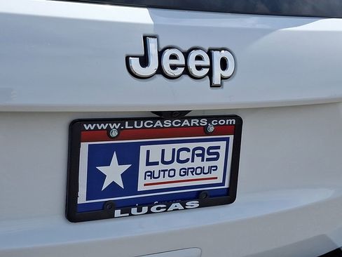 Used 2021 Jeep Grand Cherokee Laredo AWD/4WD image 32