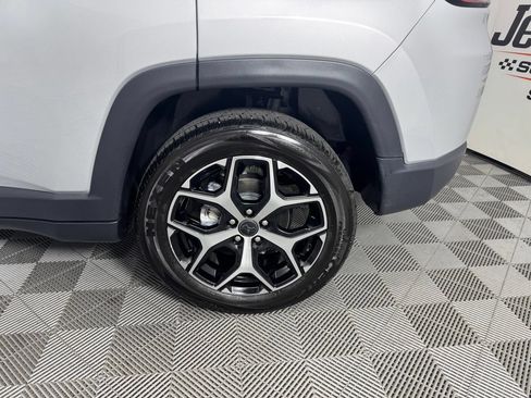 Used 2025 Jeep Compass Limited AWD/4WD image 36