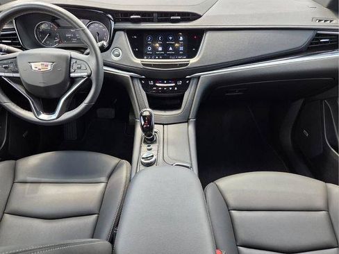 Certified 2025 Cadillac XT6 Luxury FWD image 20