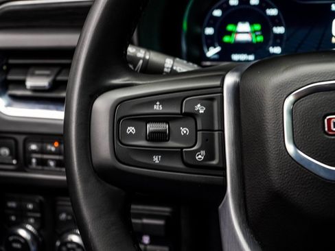 Used 2024 GMC Yukon XL SLT w/ SLT Premium Package image 30