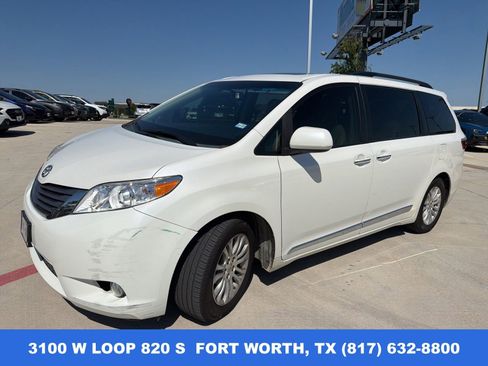 Used 2015 Toyota Sienna XLE FWD image 1