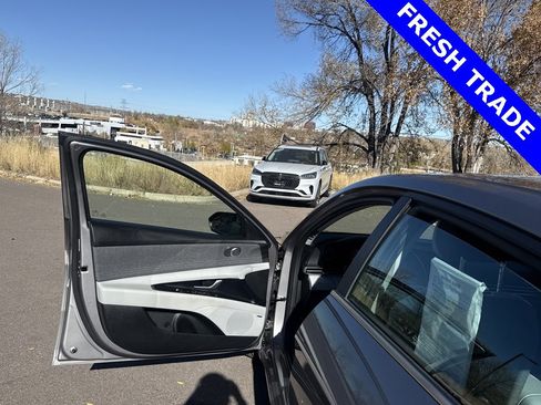 Used 2024 Hyundai Elantra Limited image 10