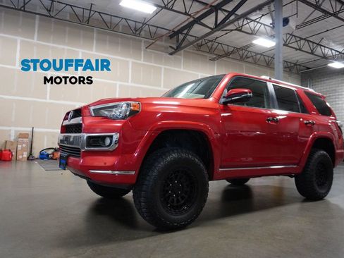 Used 2018 Toyota 4Runner Limited AWD/4WD image 2