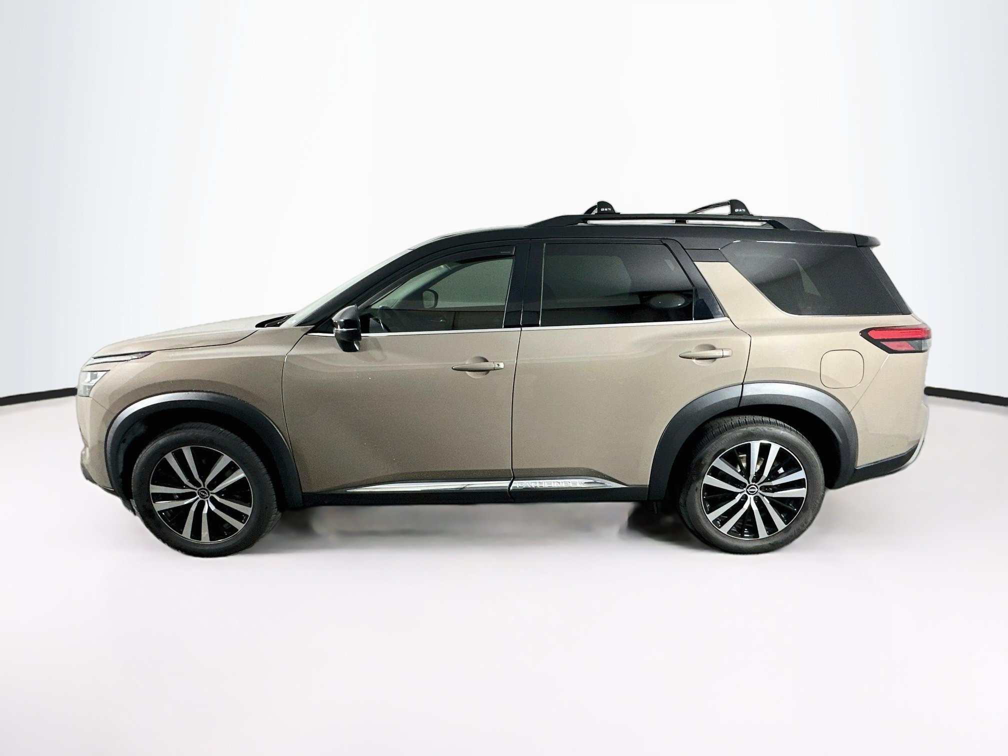 Used 2023 Nissan Pathfinder Platinum w/ Cargo Package AWD/4WD image 4
