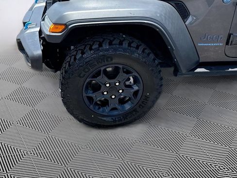 Used 2023 Jeep Wrangler Unlimited w/ Convenience Group AWD/4WD image 34