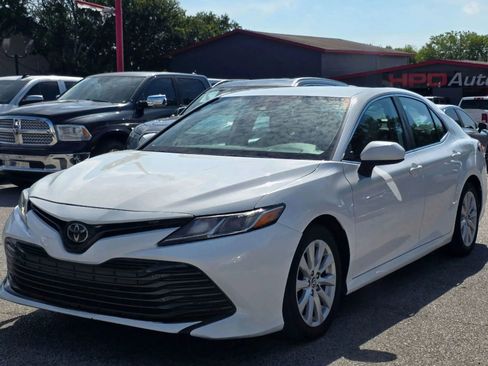 Used 2020 Toyota Camry LE FWD image 6