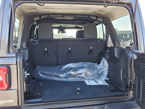 New 2025 Jeep Wrangler Unlimited Sahara w/ Technology Group AWD/4WD image 13