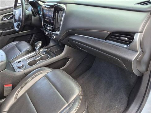 Used 2021 Chevrolet Traverse RS FWD image 21