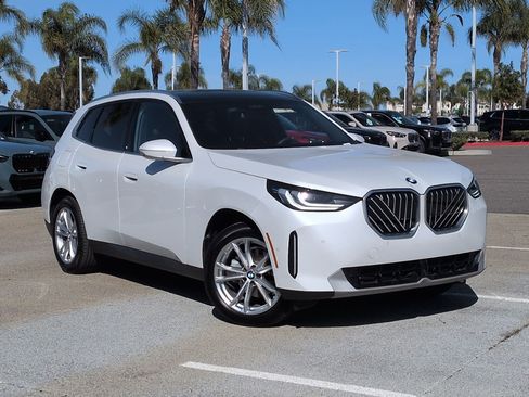 Used 2025 BMW X3 xDrive30i w/ Premium Package image 2