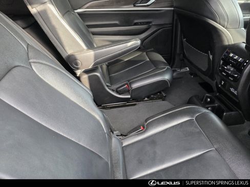 Used 2023 Jeep Grand Cherokee L Limited w/ Black Appearance Package image 28