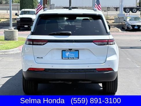 Used 2023 Jeep Grand Cherokee Altitude AWD/4WD image 6
