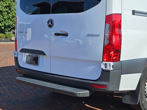 Used 2024 Mercedes-Benz Sprinter 2500 image 11