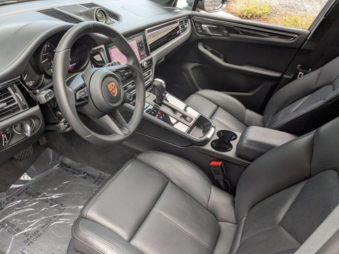 Certified 2023 Porsche Macan Turbo AWD/4WD image 4
