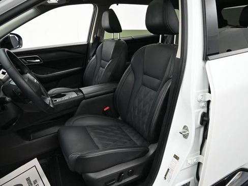 Used 2025 Nissan Rogue Platinum w/ Platinum Premium Package FWD image 11