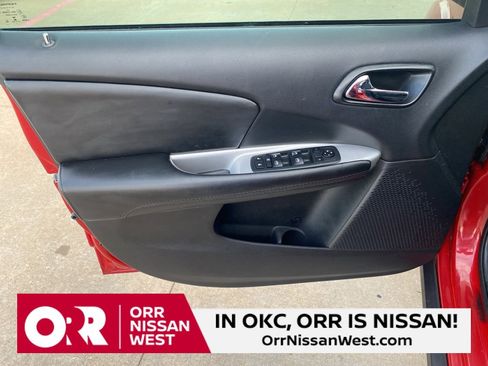 Used 2018 Dodge Journey SE w/ Popular Equipment Group image 12